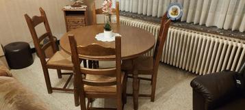 Ronde tafel met 4 stoelen, goede staat (9870 Olsene) beschikbaar voor biedingen
