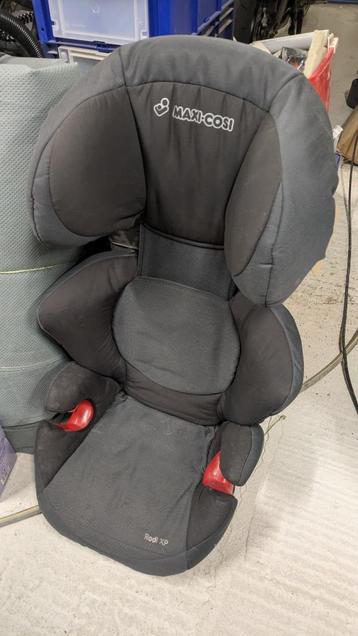 Maxi cosi rouge XP disponible aux enchères