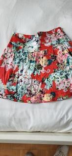 Jupe taille 36 a fleurs, Enlèvement, Porté