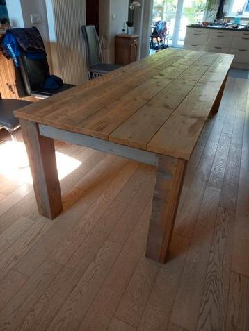 Houten tafel van 3 meter lang (steigerhout) beschikbaar voor biedingen