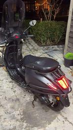 Vespa sprint, Fietsen en Brommers, Scooters | Vespa, Overige modellen, Klasse A (25 km/u), Ophalen of Verzenden, Zo goed als nieuw