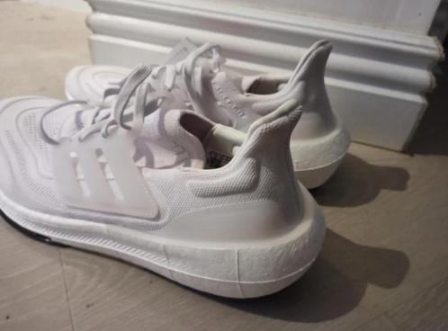 Chaussures baskets sneakers running Adidas Ultraboost light, Sport en Fitness, Basketbal, Nieuw, Schoenen, Ophalen of Verzenden