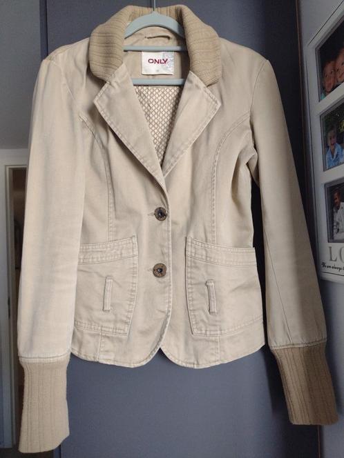 Joli blazer taille 38 - Brand Only, Vêtements | Femmes, Vestes & Costumes, Comme neuf, Manteau, Taille 38/40 (M), Beige, Enlèvement