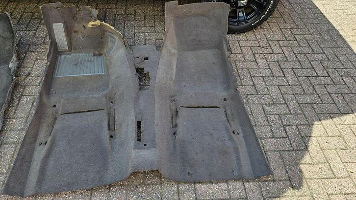 Tapijt vloerbedekking bruin BMW 3 serie E30 sedan TAPIJTE30-, Auto-onderdelen, Interieur en Bekleding, BMW, Gebruikt, Ophalen