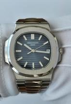 Patek Philippe Nautilus 5711/1A-010, Handtassen en Accessoires, Horloges | Heren, Staal, Staal, Polshorloge, Nieuw