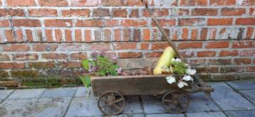 Antieke houten kar - oude trekwagen beschikbaar voor biedingen