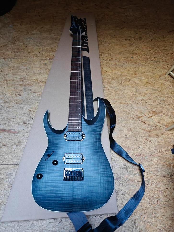 Ibanez gitaar + Boss Katana 50 MK2, Muziek en Instrumenten, Snaarinstrumenten | Gitaren | Elektrisch, Zo goed als nieuw, Ibanez