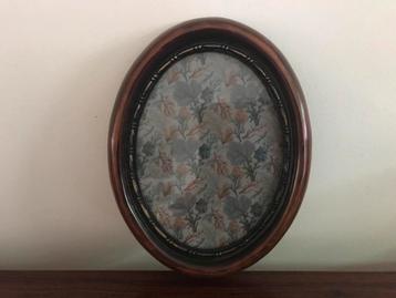 Lijst kader bruin ovaal mooie details met glas beschikbaar voor biedingen