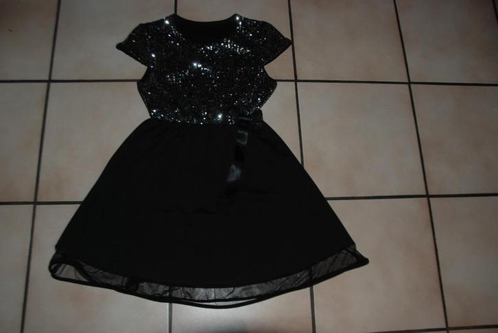 Kerst Mooie jurk in zilver en zwart met korte mouwen T12/13A, Kinderen en Baby's, Kinderkleding | Maat 158, Zo goed als nieuw
