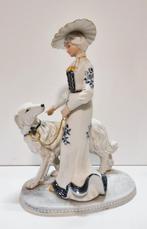 Beeld in biscuit porselein, Dame met Windhond., Ophalen of Verzenden, Zo goed als nieuw