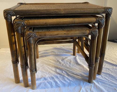Ensemble de 3 Tables Gigogne Vintage en bambou et rotin., Antiquités & Art, Antiquités | Meubles | Tables, Enlèvement ou Envoi
