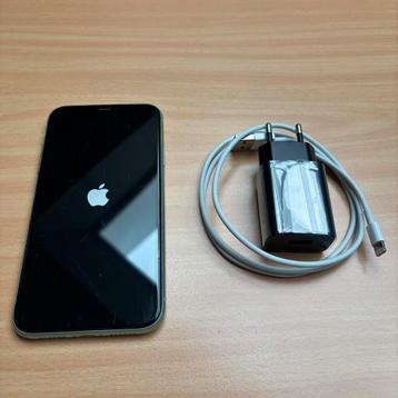 Iphone 11 + oplader beschikbaar voor biedingen
