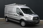 Ford Transit L3H2 / Camera, GPS, Trekh, Carplay, AC, BTW, Auto's, Bestelwagens en Lichte vracht, Voorwielaandrijving, Euro 5, Zwart