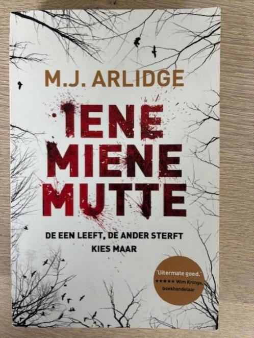 Iene miene mutte, Boeken, Thrillers, Zo goed als nieuw, België, Ophalen of Verzenden