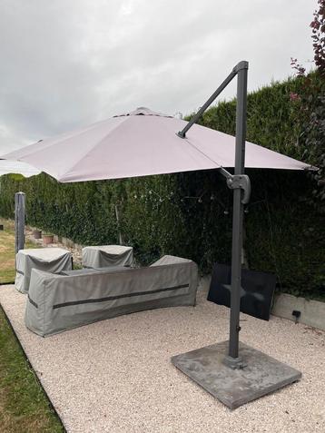Aluminium parasol met granieten voet + beschermhoes beschikbaar voor biedingen