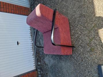 Design zetel beschikbaar voor biedingen