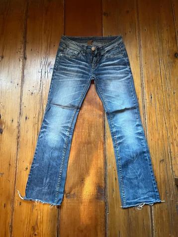 Jeansbroek "one green elephant" beschikbaar voor biedingen