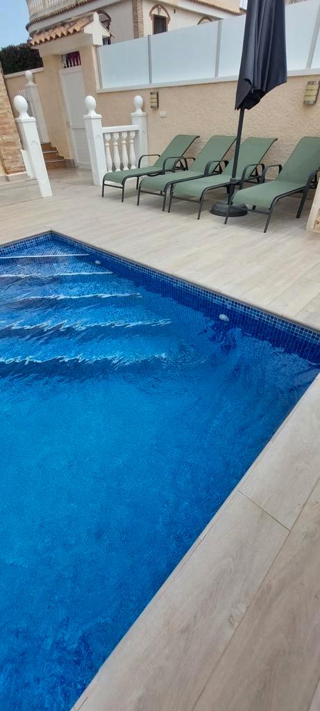 Super bungalow met privézwembad voor 4 personen op 1800 mete, Vakantie, Vakantiehuizen | Spanje, 2 slaapkamers, Airconditioning