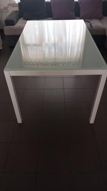 Eetkamertafel  beschikbaar voor biedingen