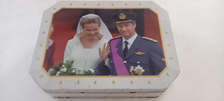 Doos huwelijksfoto trouw Koning Filip en Koningin Mathilde, Verzamelen, Koningshuis en Royalty, Ophalen of Verzenden