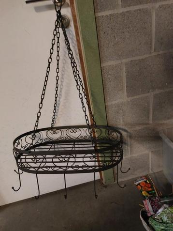 Ijzeren hanger beschikbaar voor biedingen