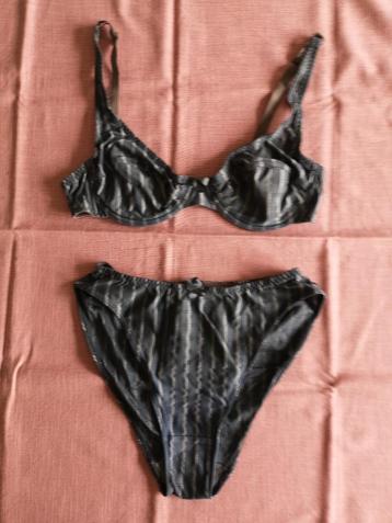 Lingeriesetje beschikbaar voor biedingen