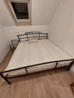 Metaal bed van 180 breed met twee nachtkastjes, Huis en Inrichting, Ophalen of Verzenden, Zo goed als nieuw