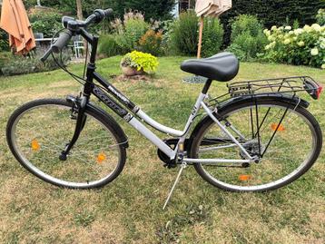 Kleine damesfiets beschikbaar voor biedingen