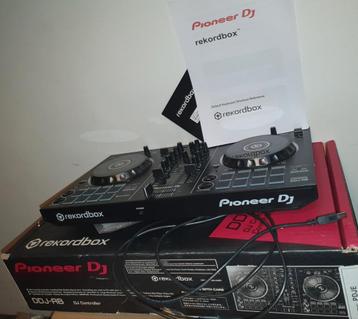 Pioneer DDJ-RB dj-set met beschermkap en met licentiecode beschikbaar voor biedingen