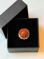 Mooie vintage 14 karaat gouden ring met echte bloedkoraal!, Handtassen en Accessoires, Ringen, Geel, Ophalen of Verzenden, Kleiner dan 17