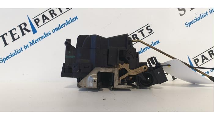 Deurslot Mechaniek 2Deurs rechts van een Mercedes CLK, Auto-onderdelen, Carrosserie, Mercedes-Benz, Gebruikt, 3 maanden garantie