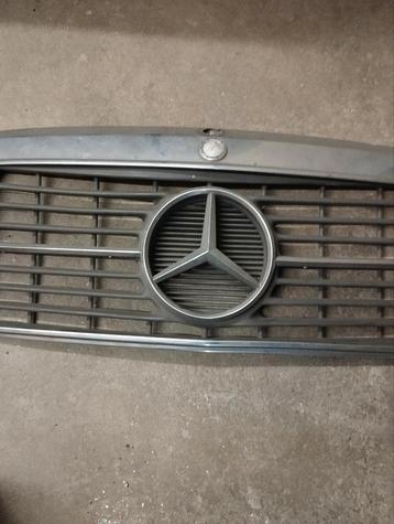 Calandre Mercedes 124 au look SEC, Enlèvement ou Envoi, Utilisé, Pièces universelles, Capot moteur