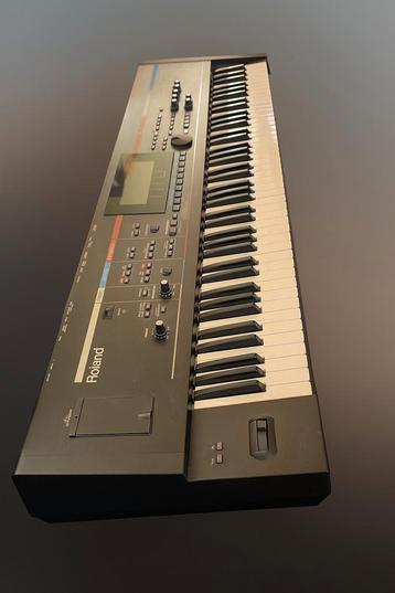 Roland Juno-Stage Synthesizer, Stand, Sustain Pedal beschikbaar voor biedingen