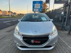 Peugeot 208 Style 10/2013 1.2i 061000km Navi Airco Pdc, Auto's, Voorwielaandrijving, Euro 5, Stof, Zwart