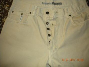 Jeansbroek beschikbaar voor biedingen