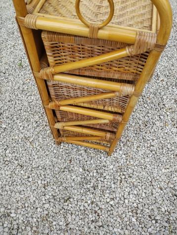 rotan kastje beschikbaar voor biedingen