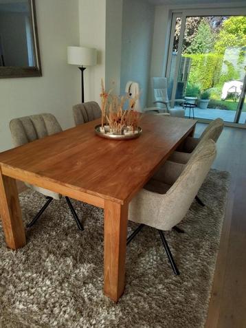 Tafel teak beschikbaar voor biedingen