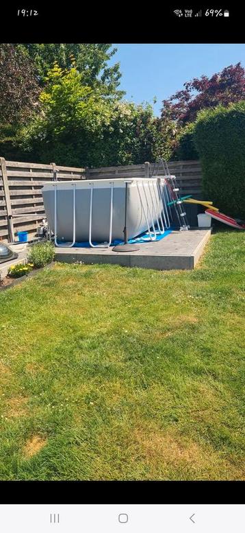 Zwembad 2m  4m  1,22m, pomp en 2 solarbollen beschikbaar voor biedingen