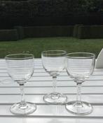Set drie kristallen 19de eeuwse likeurglaasjes   Set/1,50€, Ophalen