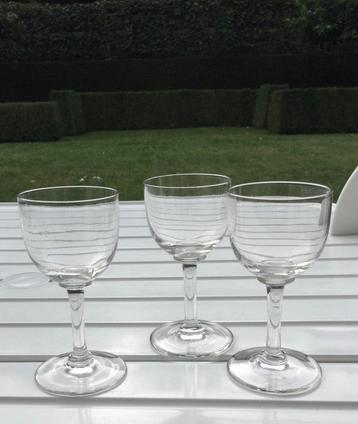 Set drie kristallen 19de eeuwse likeurglaasjes   Set/1,50€ beschikbaar voor biedingen