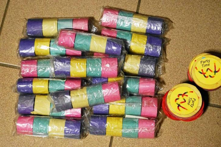 Serpentines en guirlandes in papier, Hobby en Vrije tijd, Feestartikelen, Nieuw, Versiering, Ophalen of Verzenden