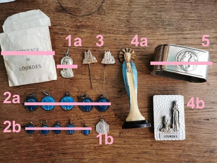 Lourdes hanger scapulier magneet steekspeld servetring, Verzamelen, Religie, Zo goed als nieuw, Christendom | Katholiek, Sieraad