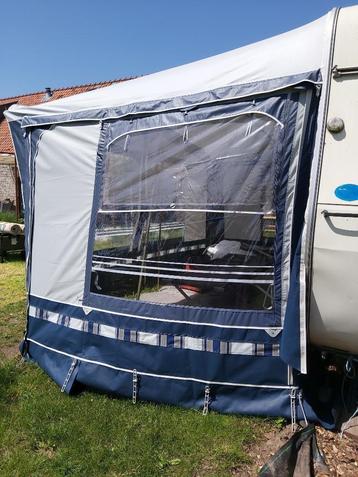 Voortent Blauw Caravan beschikbaar voor biedingen