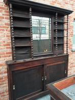 Glazenkast uit cafe, Ophalen