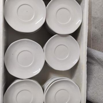 80 bordjes 13cm beschikbaar voor biedingen