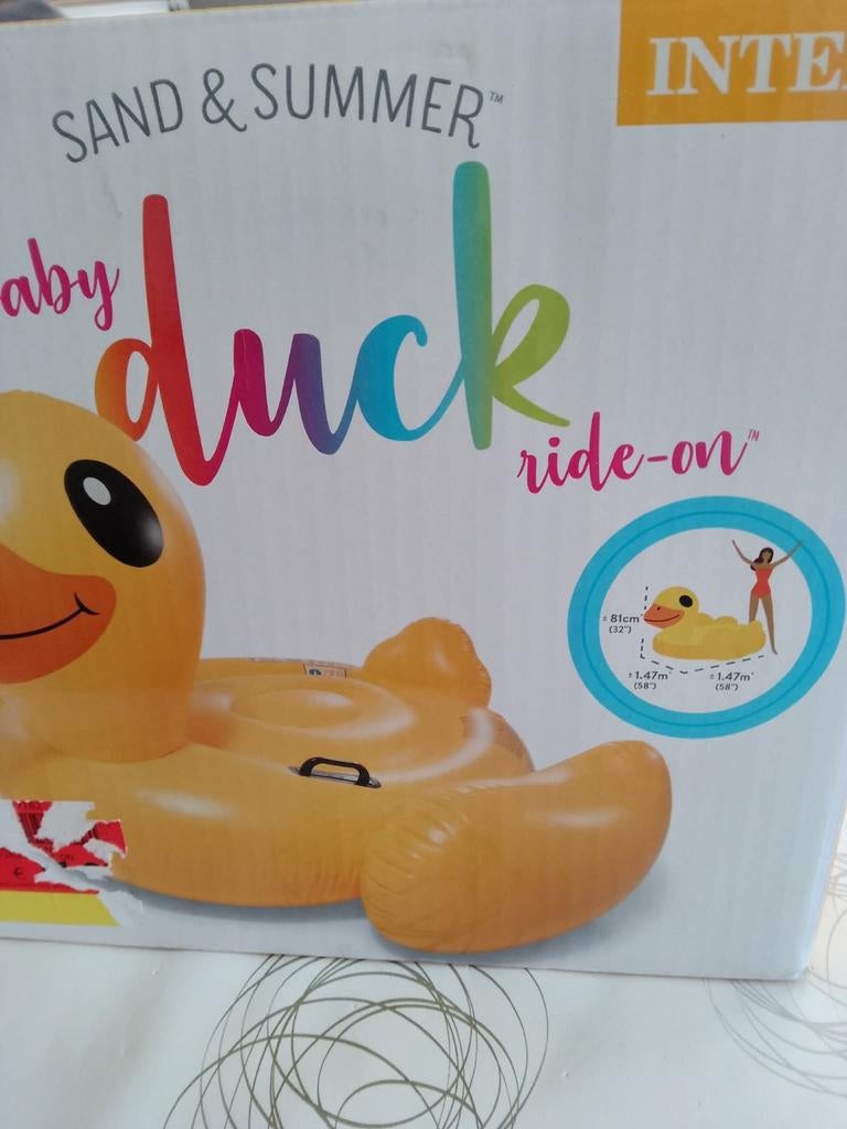 Opblaasbare zwembad eend., Ophalen
