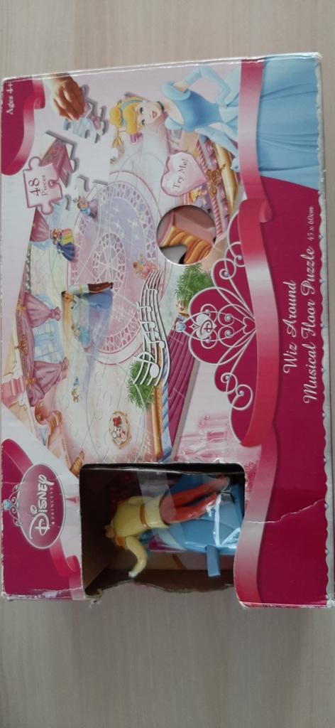 Muzicale vloerpuzzel met dansendprinsenpaar, Ophalen