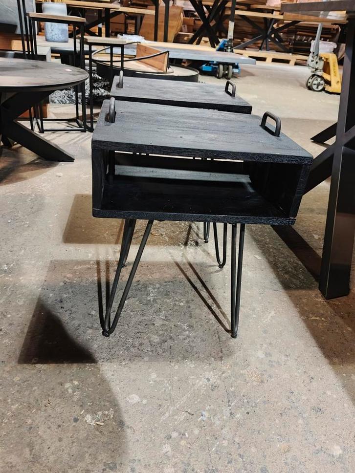 Set van 2 nachtkastjes (outlet), Maison & Meubles, Chambre à coucher | Tables de chevet, Neuf, Bois, Enlèvement