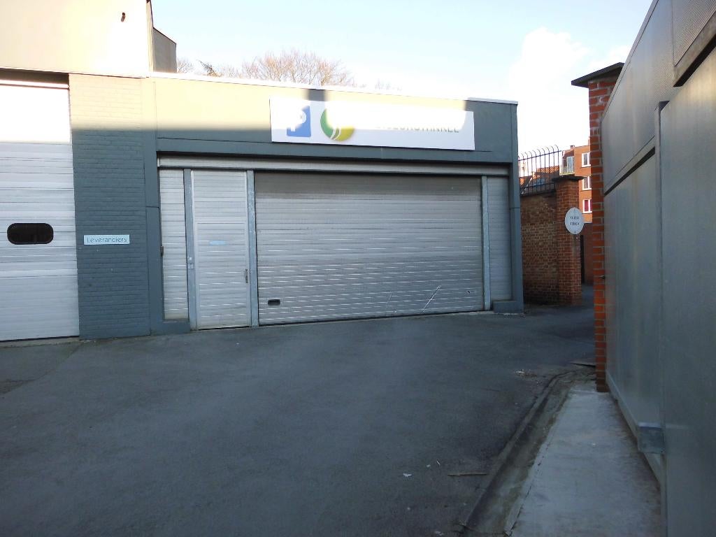 Centraal gelegen afgesloten autostaanplaats Kortrijk, Provincie West-Vlaanderen