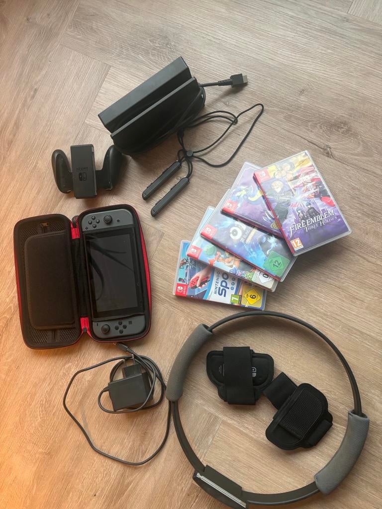 Nintendo switch met veiligheidscherm en hoesje + 5 games, Enlèvement